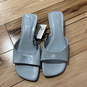 Low heel Zara slides. Never worn.